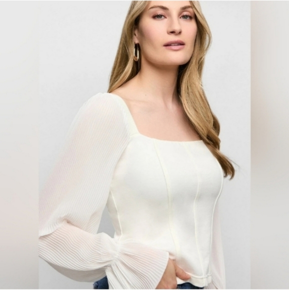 Chic White Blouse with Sheer Sleeves - Picture 2 of 11
